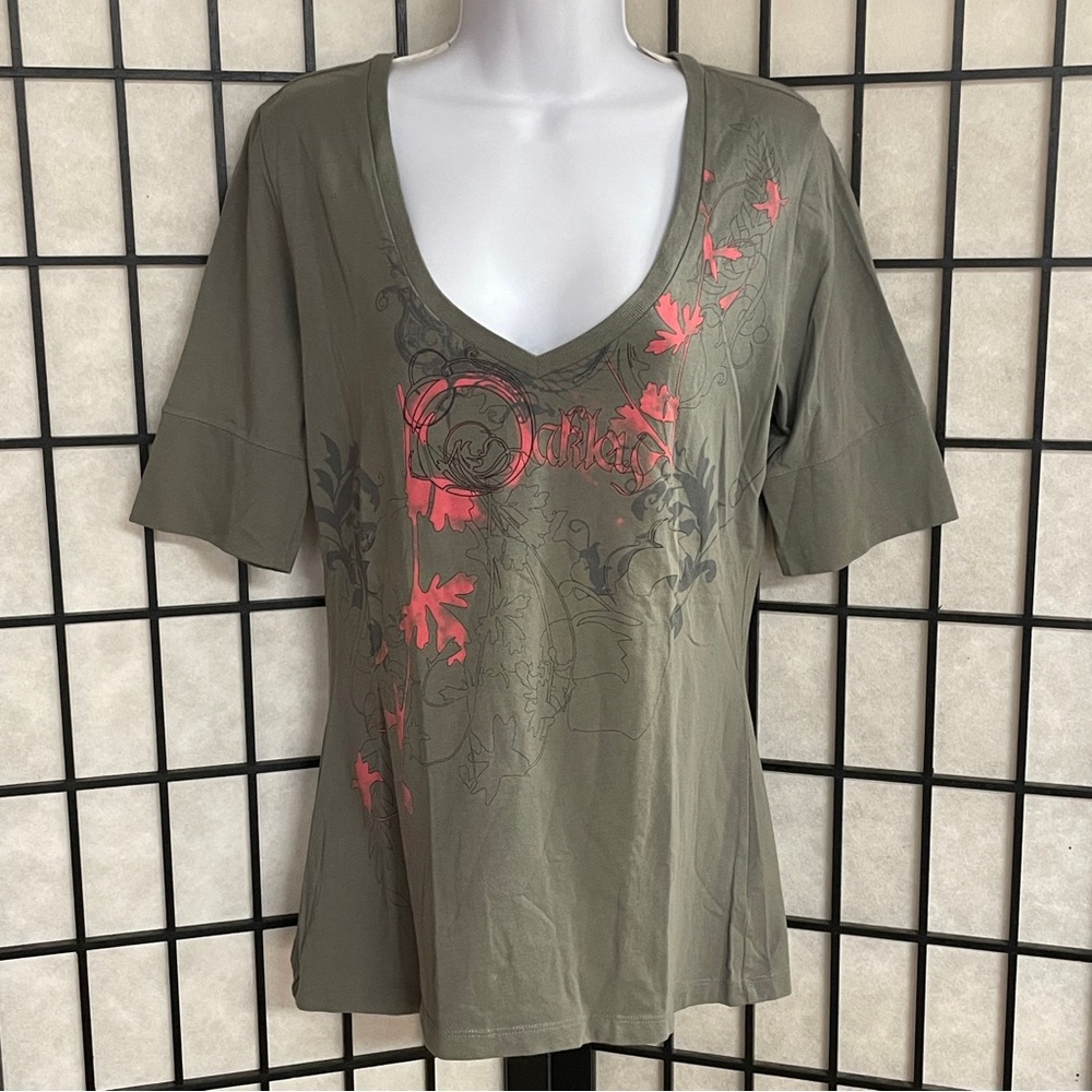 Oakley ladies T-shirt size medium - Picture 1 of 6